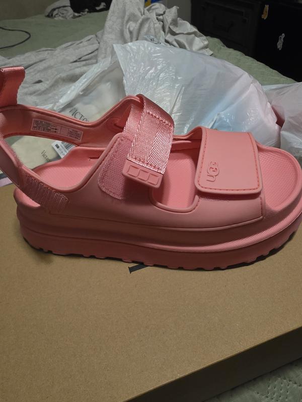 【新品未使用】UGG ピンク スエード モカシン 8 UGG定番の人気スニーカーがアップデートされて2/1(wed)に登場