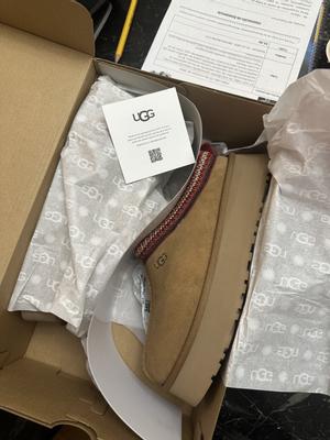 新品箱付きUGG Tazzlita Chestnut 23センチ UGG】 正規品☆ (W) Tazzlita Chestnut ☆人気 (UGG/スリッポン
