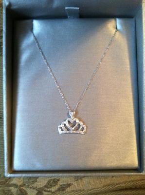 Kay jewelers crown on sale necklace